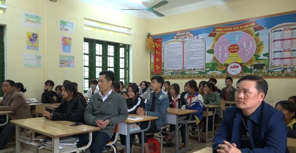 Một buổi tuyên truyền về công tác phòng chống tảo hôn và hôn nhân cận huyết thống tại thôn Lao Chải, huyện Si Ma Cai, Lào Cai - ẢNH T.SỸ